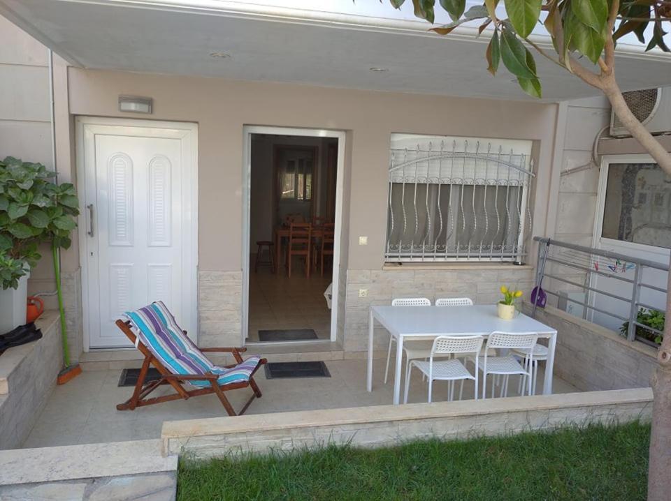 Δεσποινα Apartamento Néa Péramos Exterior foto