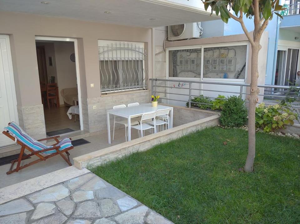 Δεσποινα Apartamento Néa Péramos Exterior foto
